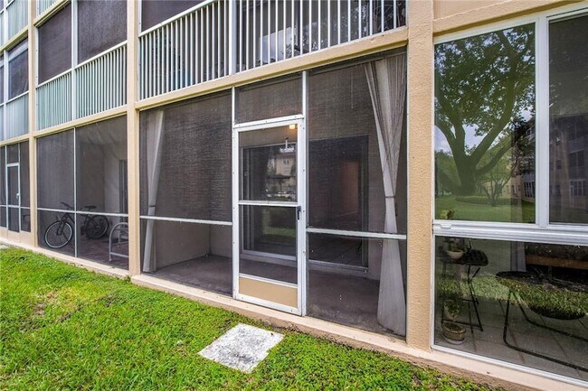 Building Photo - 1400 SW 124th Terrace