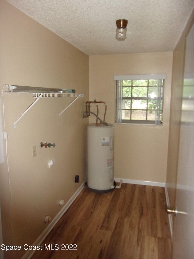Building Photo - 3069 Sea Gate Cir