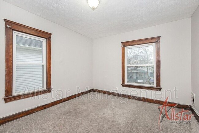 Building Photo - 2045 W 89th St