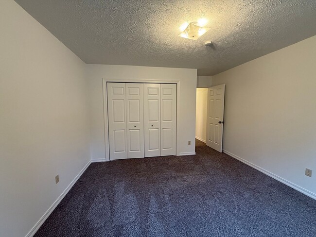 Building Photo - Stunning 3 Bed, 2 Bath Home near Riverside State Park!