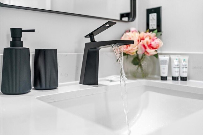 Building Photo - 230 W Pine Valley Ln