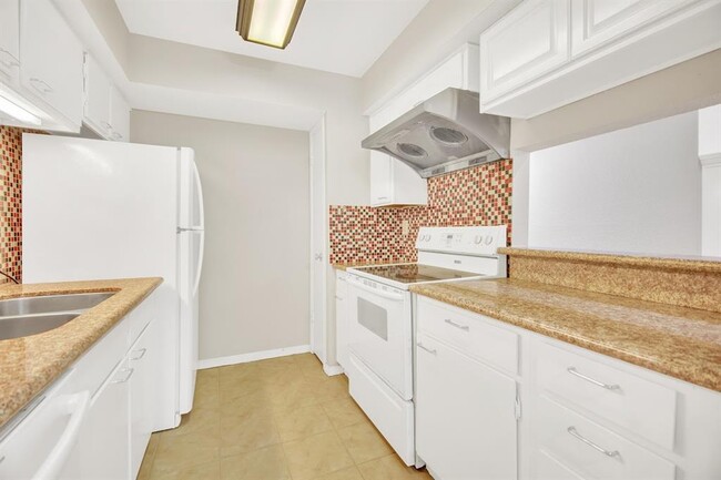 Building Photo - 1880 White Oak Dr