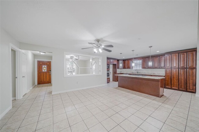 Building Photo - 10915 Sagecrest Ln