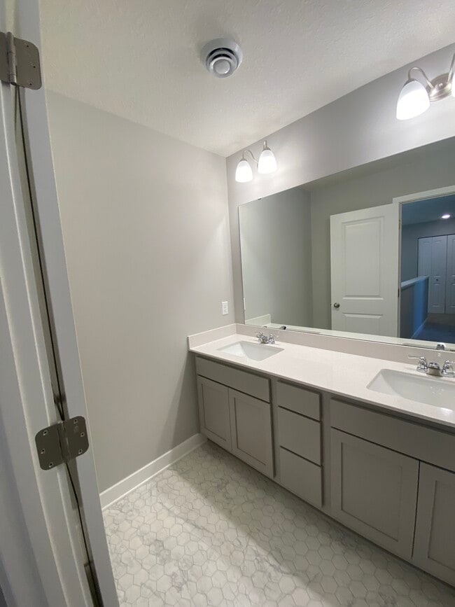 Building Photo - 17079 Dysart Pl