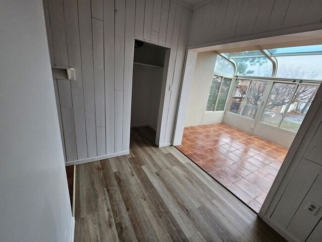 Building Photo - For Rent 2 Bed 1 bath, Plus basement, Duplex Home for rent