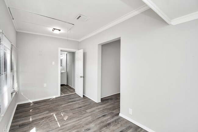 Building Photo - 1507 Laird St