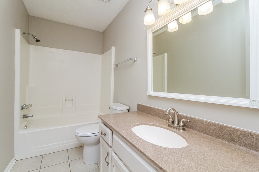 Building Photo - 494 Forest Ridge Dr