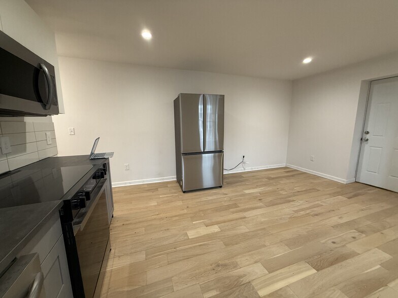 Building Photo - 166 Ward St