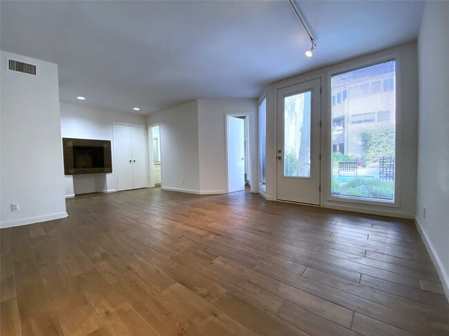 Building Photo - 5003 Yoakum Blvd