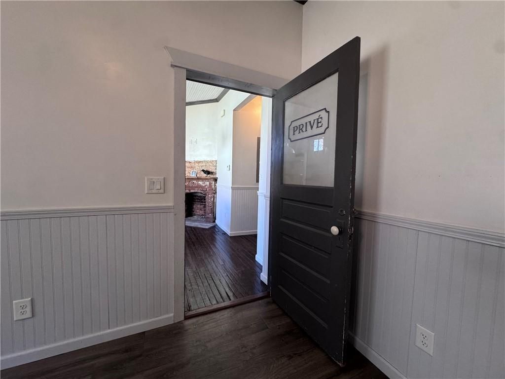 Building Photo - 749 Cooper St SW