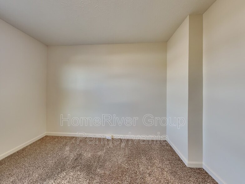 Building Photo - 1505 Canterbury Dr