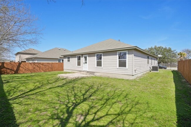 Building Photo - 410 S Water Ln