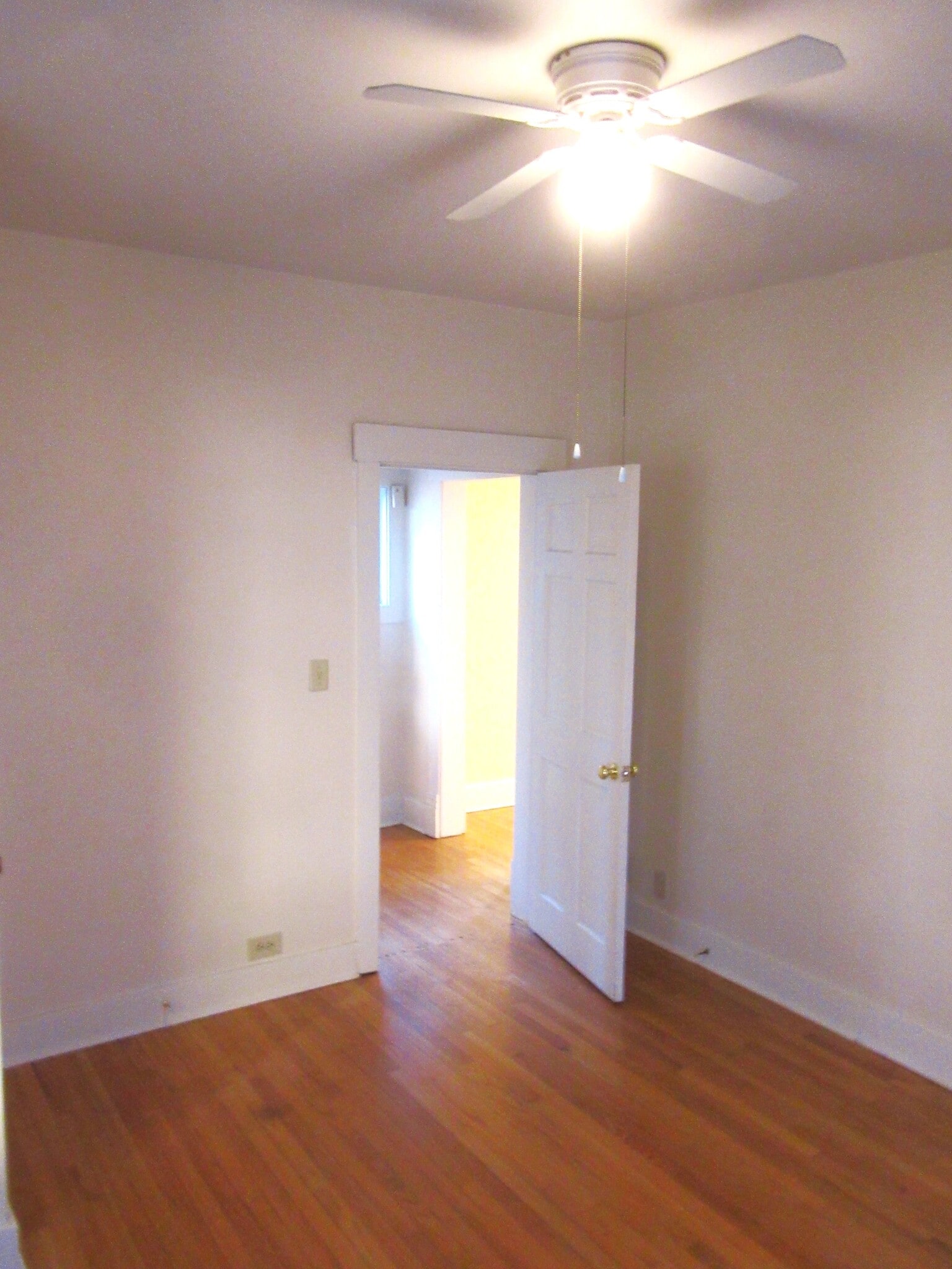 Building Photo - 605 1/2 N State St