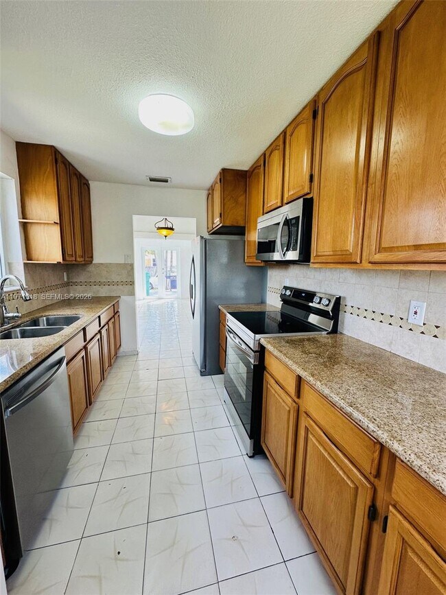 Building Photo - 18501 SW 115th Ave