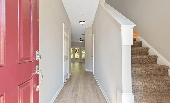 Building Photo - MUST SEE !! 3bd 3.5ba Townhome in Fuquay V...