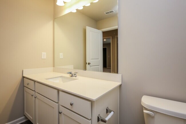 Building Photo - 80 Hyde Park