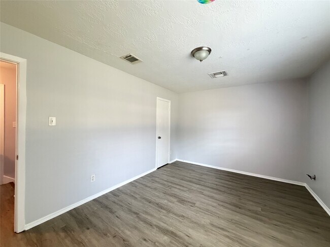 Building Photo - 11545 Beechnut St