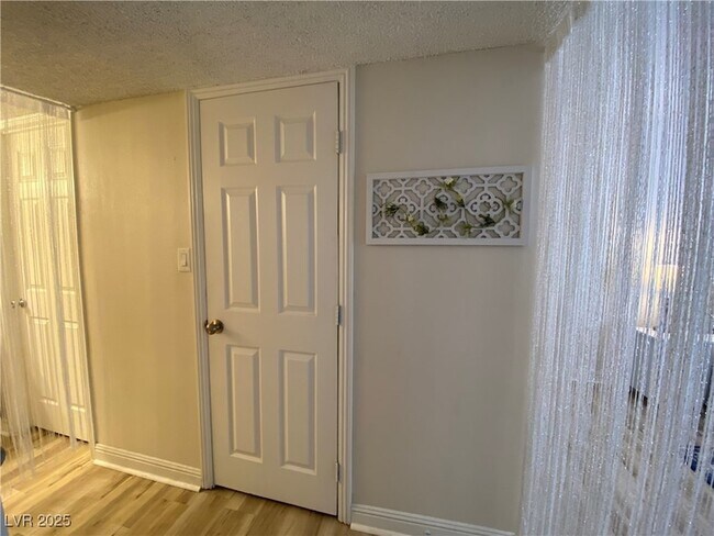 Building Photo - 1515 E Reno Ave