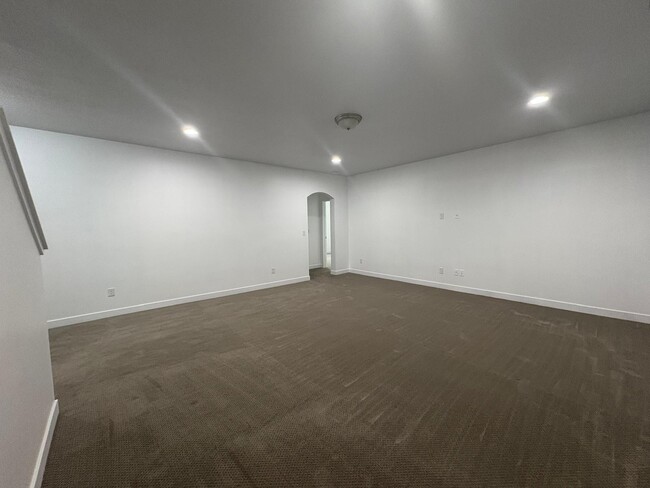 Building Photo - 6354 Upland View Dr