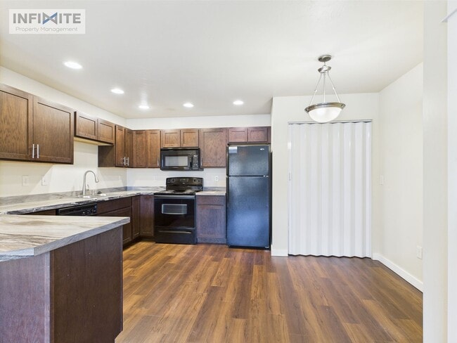Building Photo - Cute As A Button 2 Bedroom Condo on Baxter Lane!
