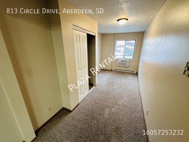 Building Photo - 10 9th Ave SW