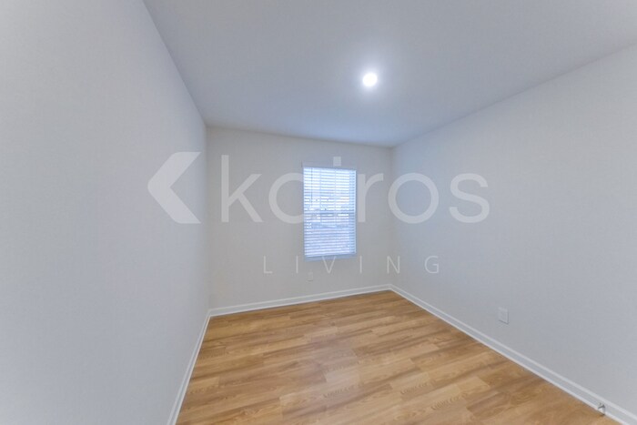 Building Photo - 306 Ironwood Ct