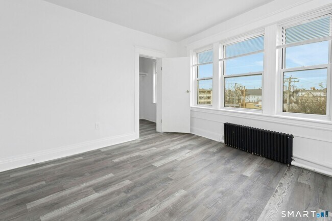 Building Photo - 1220 State St