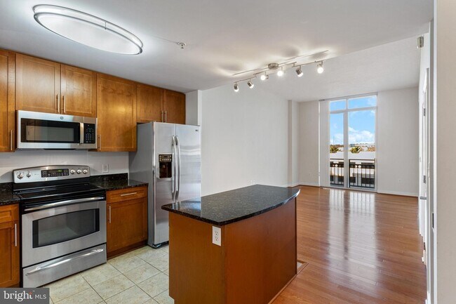 Building Photo - 155 Potomac Passage