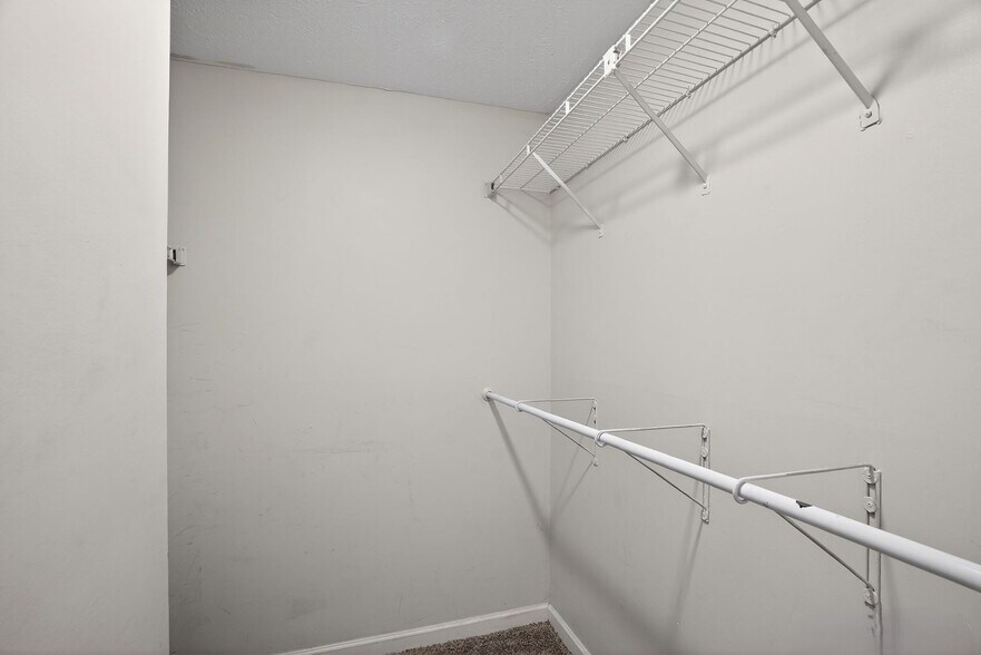 Building Photo - Room in Condo on Gettysburg Pl
