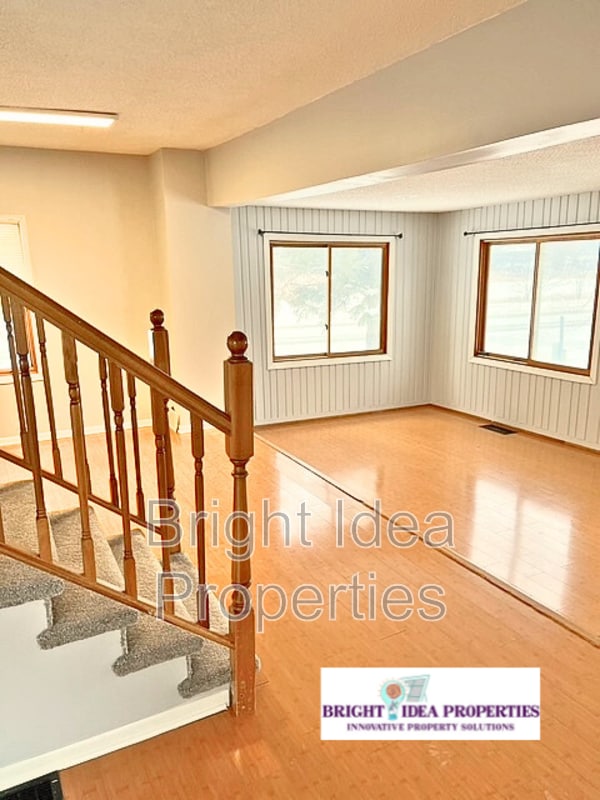 Building Photo - 711 Elm Ave