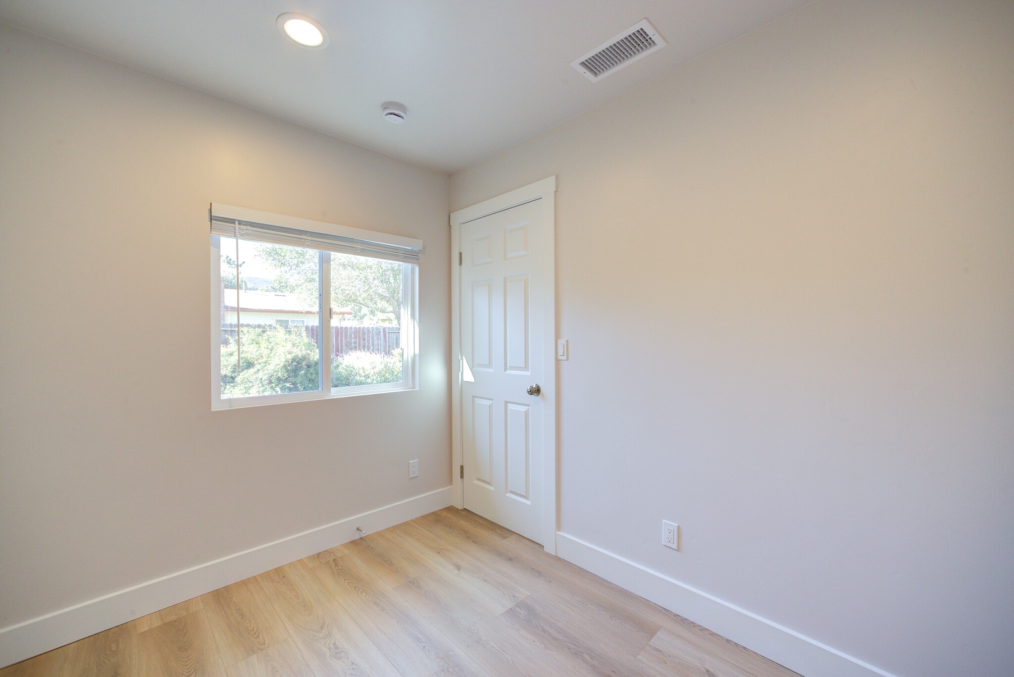 Building Photo - 1282 W Newport St