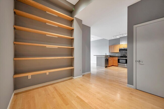 Building Photo - Prime Location Condo in Noe Valley - Please Contact for Showing Availability!