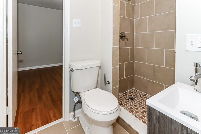 Building Photo - 6702 Londonderry Dr