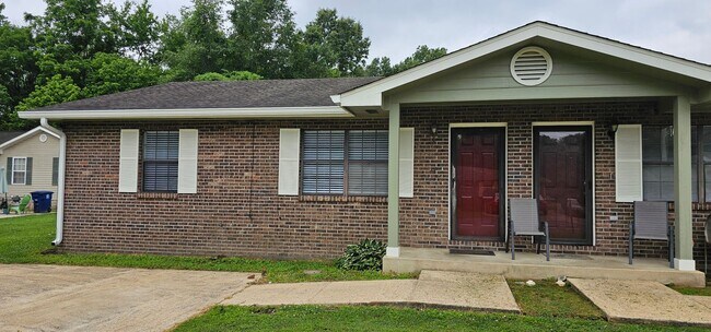 Primary Photo - 5102 N Moore Lane