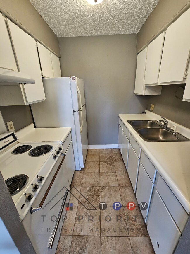 Building Photo - 1 Bedroom | 1 Bathroom Unit in Dysart Avai...