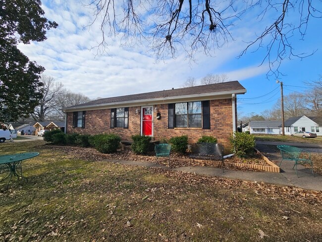 Primary Photo - 124 W Grand St