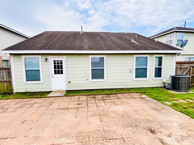 Building Photo - 8134 Sanders Forest Ct
