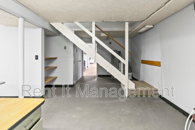 Building Photo - 3701 Saratoga St