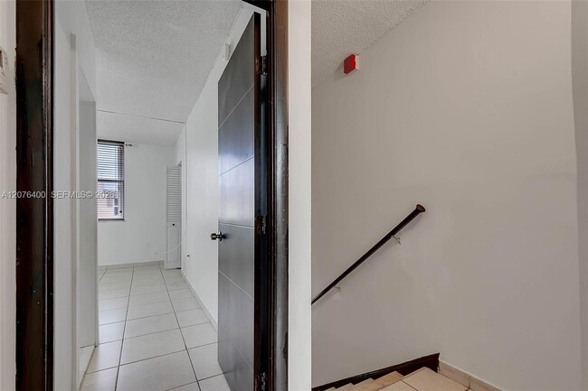 Building Photo - 1655 NE 115th St