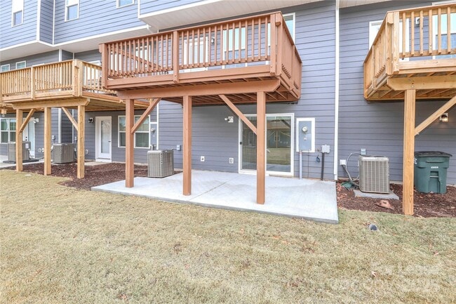 Building Photo - 5038 Springarn Ct