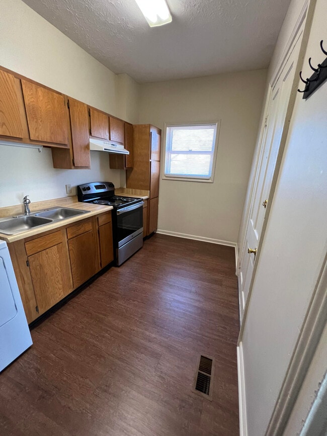 Building Photo - 311 N Hamilton St