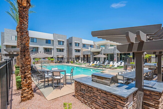 Building Photo - 6610 N 93rd Ave