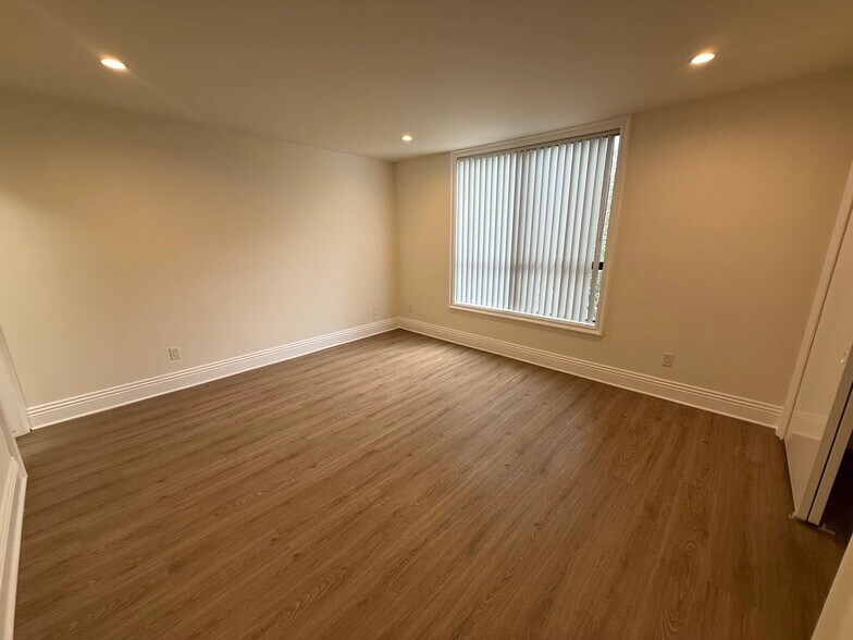 Building Photo - 1940 Malcolm Ave