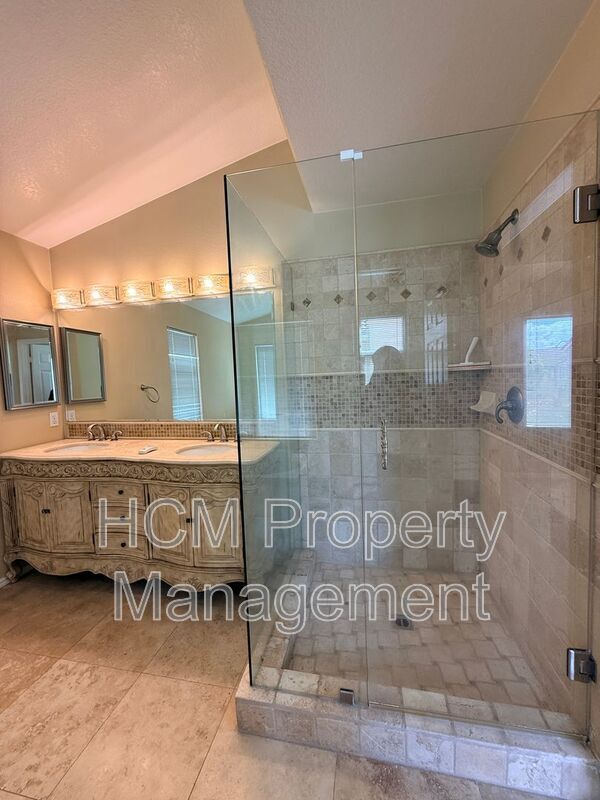 Building Photo - 651 N Jensen Pl