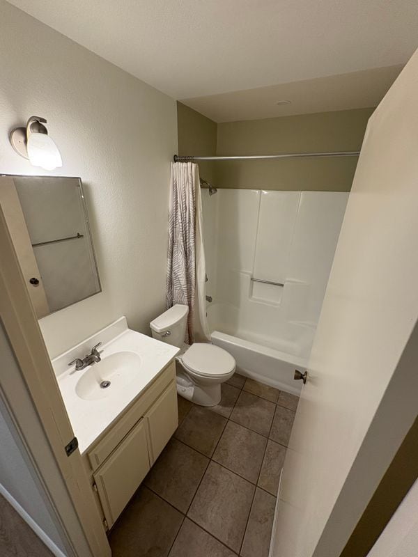 Building Photo - 5320 Colodny Dr