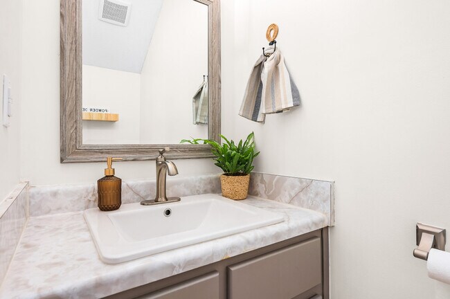 Building Photo - 17462 Front Beach Rd