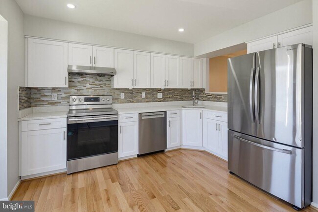 Building Photo - 7779 Chatfield Ln