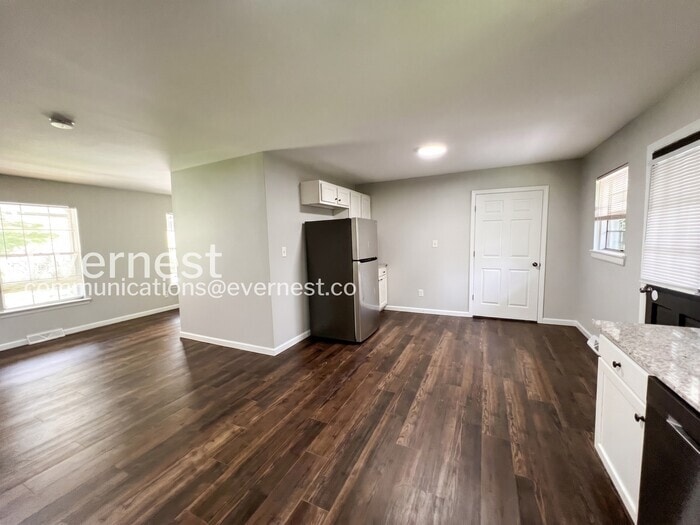 Building Photo - 222 Rebecca Dr