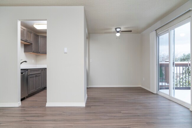 Welcome to Vista Terrace - Valencia Apartments