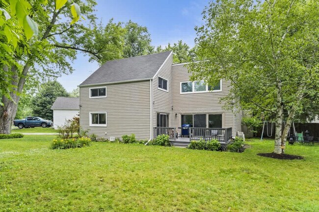Building Photo - 38369 N Manor Ave